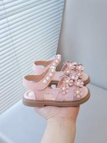 1 Pair New Style Girls/Toddlers Sandals, Fashion Flower Pearl Hook And Loop Design, Non-Slip Soft Bottom Flat Shoes, Suitable For Summer