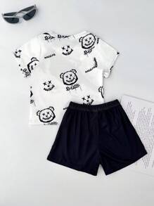 2 pièces Ensemble d'été pour jeunes garçons : sac à bandoulière personnalisé incliné et Top imprimé numériquement, pantalon imprimé de lettres, convient pour le décontracté, les sports, l'extérieur, le streetwear