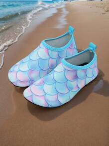 Zapatos de agua para niñas y zapatos acuáticos para niños con un encantador patrón de escamas de pez. Ultralligeros, antideslizantes, resistentes a cortes para playa, parque acuático, hierba y yoga, de secado rápido