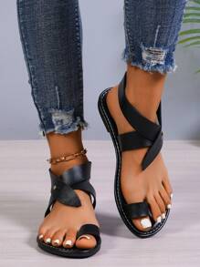 Damen Flache Sandalen, europäischer und amerikanischer modischer lässiger Rundkopf Nieten Schnallen Riemen Strand Pantoffeln