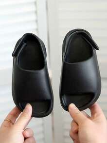 A Pair Of New Style Kids' Shoes - Solid-Color Lightweight EVA Slippers For Autumn & Summer, Suitable As Indoor & Outdoor Sandals For Girls, Comfortable Beach Shoes, Water Shoes & School Shoes For Boys & Toddlers - Black - View 3