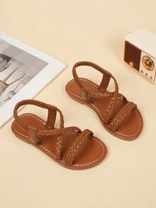 1 双棕色女童编织平底凉鞋，带趾环和露趾人字拖，室内外防滑沙滩凉鞋