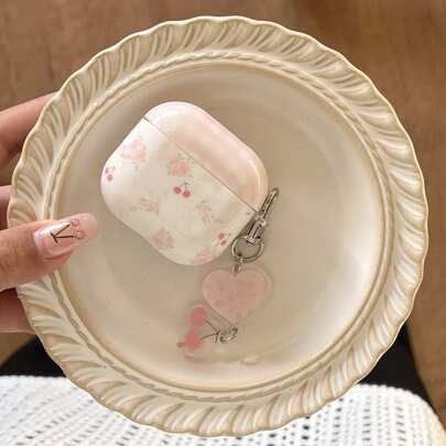 夏季花卉樱桃格子图案耳机保护套 + 樱桃爱心吊坠，兼容苹果 Pro3/ Pro2/ Pro4/ 3/ 2，表面有保护膜，请在使用前撕掉。