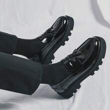 Chaussures habillées pour hommes, Mocassins avec décoration à gland, Style britannique, Chaussures confortables et brillantes - noir brillant - Voir 8