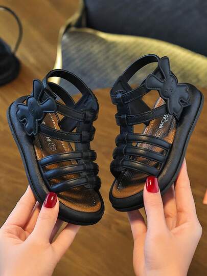 一双春夏新款时尚儿童罗马凉鞋，高帮儿童拖鞋