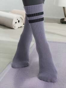 1 Pair Women's Non-Slip Yoga/Dance/Pilates Crew Socks For Fitness