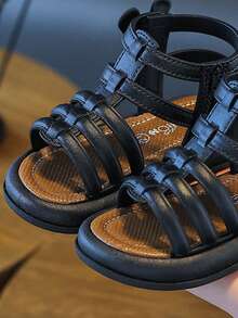 一双春夏新款时尚儿童罗马凉鞋，高帮儿童拖鞋