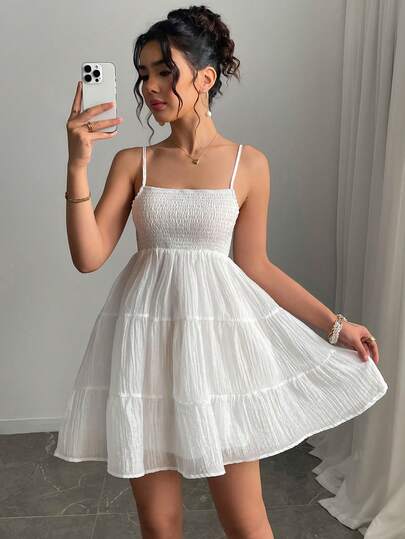 Vestido elegante de mujer de unicolor con tirantes finos