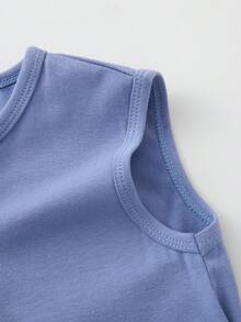 0.5托克100%纯棉针织婴儿睡袋，适合春、夏、秋季穿着，舒适透气，无袖设计，双向拉链，可作床上用品。