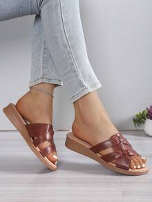 Plus Size Women Soft Bottom Wide Feet Flat Comfortable Mother Casual Sandals - Maroon - View 2