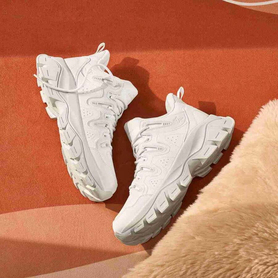 XTEP Zapatos de mujer de algodón, zapatos casuales de invierno de terciopelo cálidos, antideslizantes, con suela gruesa y aumento de altura, zapatos deportivos 876318370007