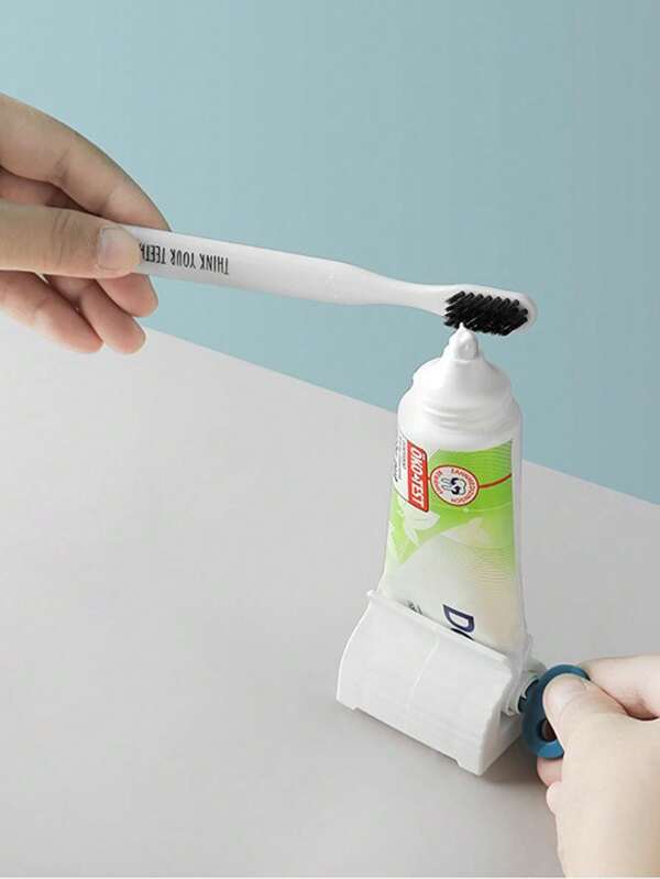 1Set Random Colors Toothpaste Squeezer Back To School