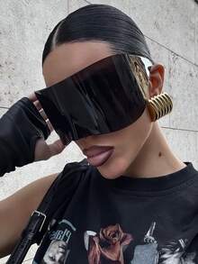1pc Oversized One-Piece Fashion Glasses Futuristic And Technological Feel, Cool Y2K Cyberpunk Fashion Glasses, Personalized And , Versatile Street Photography, Parties And Dances For Summer Beach Vacation,Outdoor,Travel - Black - View 3