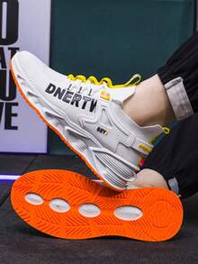 Trendy versátil de los hombres de malla transpirable zapatillas de deporte casual, al aire libre antideslizante resistente al desgaste de fondo grueso zapatos de los hombres de tenis, diseño de la letra de moda de cabeza redonda con cordones zapatos para correr - Blanco - Ver 4