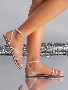 Sandalias de mujer con puntera redonda y correa de metal, cómodas sandalias planas con correa deslizante, versátiles, para atuendos de primavera y verano - Plateado - Ver 4