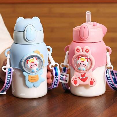 21盎司可爱卡通水瓶，带盖和吸管 - 防漏便携运动杯，适合儿童和成人 - PC材质 - 有趣的宇航员和动物图案 - 非常适合旅行、露营、居家、学校使用，或作为礼物、婚礼装饰、圣诞节装饰、生日装饰、圣诞桌面装饰、圣诞节装饰品、圣诞礼物