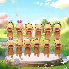 Sanrio 1 Stück/2 Stück/3 Stück/5 Stück Capybara Serie Blindbox (zufälliger Stil) Dekorative Puppen Serie, süße und modische Spielzeug Puppen Accessoires, handgefertigte Autoornamente, PVC Material, gesund und angenehm, Büroartikel, Büroausstattung