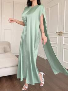 2025夏季新款缎面连帽连衣裙女收腰设计优雅女神风浅色通勤连衣裙