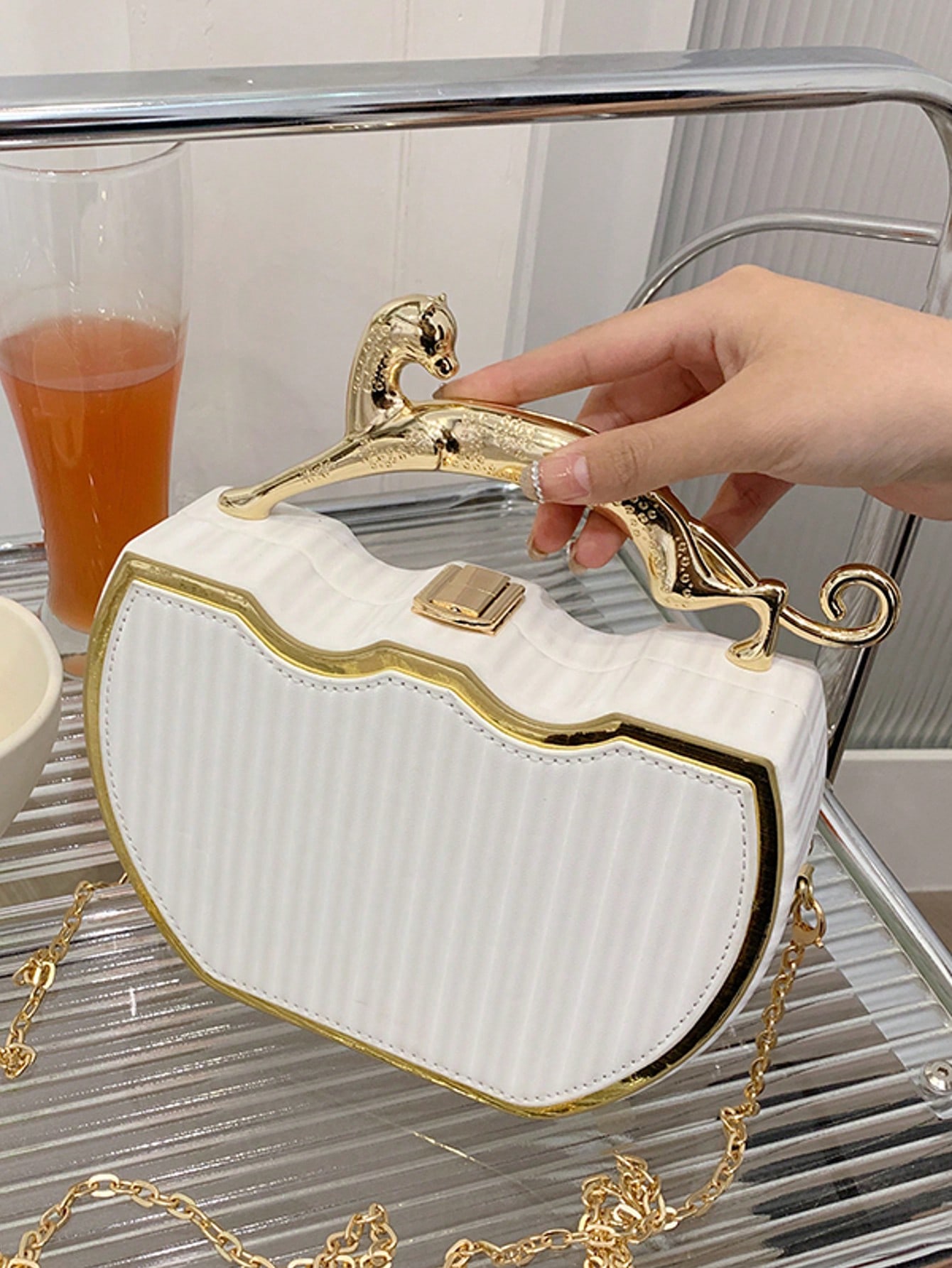 حقيبة يد معقمة بتشطيب معدني بسيط ، متعددة الوظائف