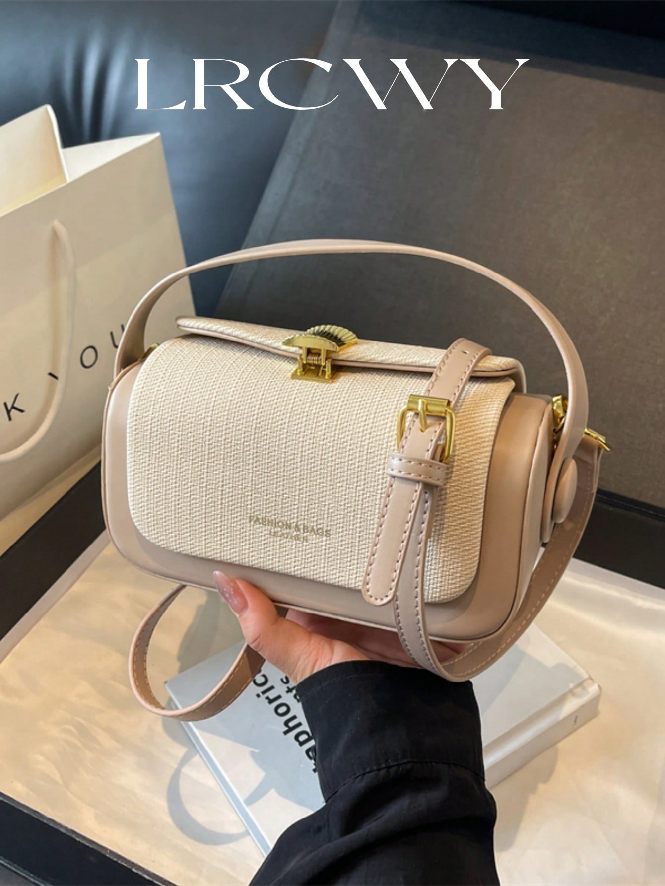 حقيبة نسائية أنيقة ذات تصميم أنيق وبسيط، سعة كبيرة...