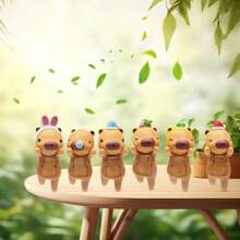 Sanrio 1 Stück/2 Stück/3 Stück/5 Stück Capybara Serie Blindbox (zufälliger Stil) Dekorative Puppen Serie, süße und modische Spielzeug Puppen Accessoires, handgefertigte Autoornamente, PVC Material, gesund und angenehm, Büroartikel, Büroausstattung
