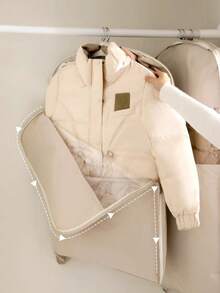 1 件全新绗缝防尘罩，带观察窗的服装收纳袋，节省衣柜空间，采用加厚材料制成