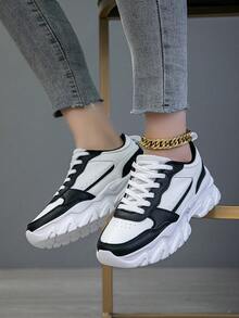 女士系带休闲运动鞋、运动鞋、轻便街头风格滑板鞋 - 黑與白 - 查看 5