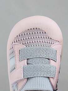 1 Par de Zapatillas de Moda Cute con Diseño de Cierre de Gancho y Bucle para Niños, Malla Transpirable con Suela Blanda de TPR Antideslizante y Cómoda, Zapatos Casuales de Caminata Protectores Adecuados para Niños y Niñas de 1 a 3 Años para Uso en Interiores/Exteriores en Primavera/Otoño
