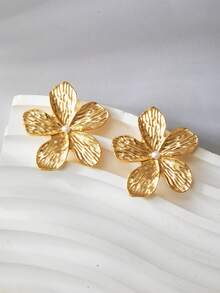 1 对简约金属花耳钉，带树脂仿珍珠花心，适合日常佩戴，母亲节和情人节礼物