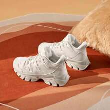 XTEP Zapatos de mujer de algodón, zapatos casuales de invierno de terciopelo cálidos, antideslizantes, con suela gruesa y aumento de altura, zapatos deportivos 876318370007