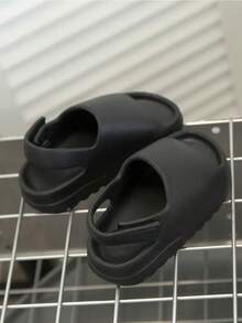 A Pair Of New Style Kids' Shoes - Solid-Color Lightweight EVA Slippers For Autumn & Summer, Suitable As Indoor & Outdoor Sandals For Girls, Comfortable Beach Shoes, Water Shoes & School Shoes For Boys & Toddlers - Black - View 5