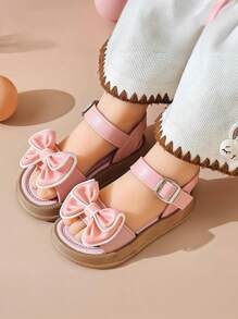 Un nuevo par de sandalias de niños con lazo para el verano, con suela suave antideslizante para interiores y exteriores, sandalias de princesa para la playa