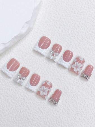 10 st röda och vita French Press-On naglar i Y2K-stil, handgjorda 3D-blommiga snidade nageltippar med silverrosett och strassdekor, lämpliga för vardags- och festkläder, perfekt present till kvinnor och flickor