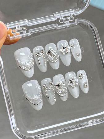 Experience Luxury With A Set Of 10 Medium-Length Almond-Shaped Nails, Meticulously Handcrafted For An Elegant Look. Featuring Rhinestone Embellishments, High-End Crystal Cat's Eyes, Snowflake Faux Pearls, And Chain Designs, These Nails Radiate Sophistication And Charm, Ideal For Weddings, Parties, Dances, And Everyday Wear. Includes One Sheet Of Gel And One Roller.