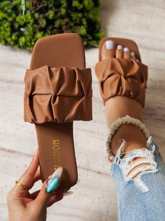 Antypoślizgowe, wsuwane, letnie, modne kapcie dla nastolatków z miękką podeszwą, sandały z odkrytymi palcami na zewnątrz i na plażę