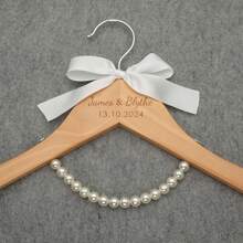 Cintres gravés pour mariage, cintres personnalisés pour la mariée et le marié, cintres personnalisés pour le jour du mariage, souvenir de mariage, fête de mariage, multifonctionnel, durable, ornemental, réutilisable, exquis, élégant, de haute qualité, coloré, moderne, personnalisé, unique, rafraîchissement de la maison