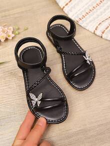 1双黑色加大码女童时尚凉鞋，纯色PU编织带，闪亮彩色蝴蝶装饰，弹性踝带，圆头露趾，平底防滑舒适优雅可爱罗马凉鞋，适合3-15岁女孩，日常、休闲、派对、旅行皆宜，2026春夏款 - 黑色 - 查看 2