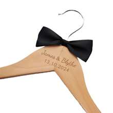 Cintres gravés pour mariage, cintres personnalisés pour la mariée et le marié, cintres personnalisés pour le jour du mariage, souvenir de mariage, fête de mariage, multifonctionnel, durable, ornemental, réutilisable, exquis, élégant, de haute qualité, coloré, moderne, personnalisé, unique, rafraîchissement de la maison