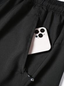Um par de shorts esportivos masculinos para atividades ao ar livre, com cordão na cintura, é um modelo leve para o verão. É adequado para natação, atividades ao ar livre, passeios na praia, surfe, atividades físicas e passeios diários. - Preto - Ver 3