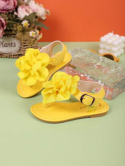 Summer New Fashion Versatile Round Toe Flip Flops, Decorated With Large Floral, Flat Non-Slip, Suitable For Beach And Home Wear