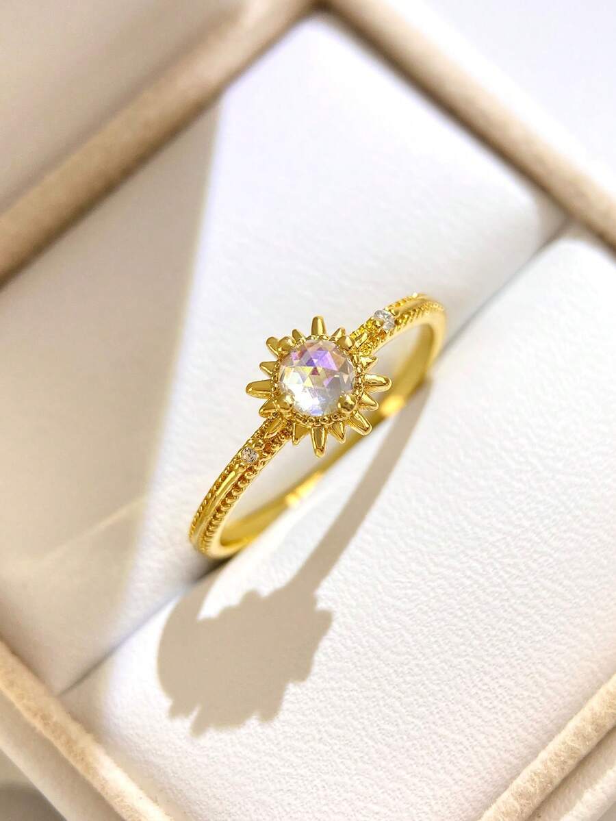 1枚优雅太阳形戒指，925纯银材质，日常佩戴及约会皆宜的装饰戒指，精致珠宝，女士生日礼物