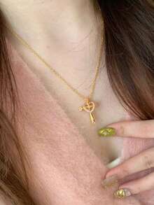 1 件时尚奢华粉色心形吊坠项链，适合女性耶稣升天日派对，高端配饰 - 金色 - 查看 4