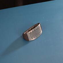 1pc Garlic Press Household Garlic Puree Press Household Manual Circular Garlic Press Kitchen Small Tool - Black - View 8