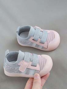 1 Par de Zapatillas de Moda Cute con Diseño de Cierre de Gancho y Bucle para Niños, Malla Transpirable con Suela Blanda de TPR Antideslizante y Cómoda, Zapatos Casuales de Caminata Protectores Adecuados para Niños y Niñas de 1 a 3 Años para Uso en Interiores/Exteriores en Primavera/Otoño