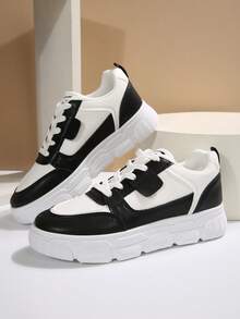 New Round Toe Women's Spring/Autumn Perforated Breathable Comfortable Soft Metal Buckle, Embossed, Color Block, Heart, Stripe, Star Decor Thick Sole Multifunctional Outdoor Hiking Casual Sports Sneakers - Black and White - View 2