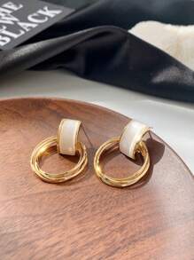 A Pair Of French-Style Geometric Retro Earrings,French - Style Geometric Retro Earrings - For Women - Suitable For Daily Wear & Special Occasions - Enhance Elegance - Ideal For Holidays & Gifting - Perfect For Work, Party & Dating Scenes