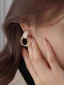 A Pair Of French-Style Geometric Retro Earrings,French - Style Geometric Retro Earrings - For Women - Suitable For Daily Wear & Special Occasions - Enhance Elegance - Ideal For Holidays & Gifting - Perfect For Work, Party & Dating Scenes