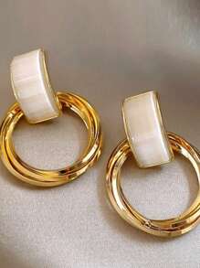 A Pair Of French-Style Geometric Retro Earrings,French - Style Geometric Retro Earrings - For Women - Suitable For Daily Wear & Special Occasions - Enhance Elegance - Ideal For Holidays & Gifting - Perfect For Work, Party & Dating Scenes