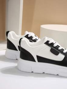 New Round Toe Women's Spring/Autumn Perforated Breathable Comfortable Soft Metal Buckle, Embossed, Color Block, Heart, Stripe, Star Decor Thick Sole Multifunctional Outdoor Hiking Casual Sports Sneakers - Black and White - View 7