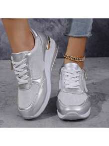 Damen Plateau Sneaker mit rundem Zehenbereich, Goldfarbene Patchwork-Schnürung, Dicker Sohle und Glitzer Absatz